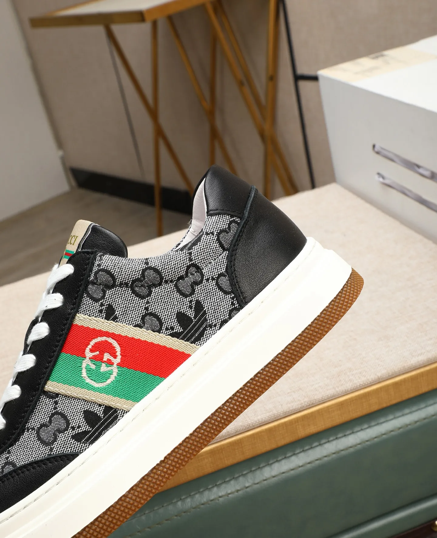 Men's shoes 💰420 GUCCI🔍🔍The latest model is available at the counter simultaneously. Original calfskin imported from Italy, genuine leather lining, (high-end, extravagant and classy) with exquisite workmanship. Sole: Original sole provided by the original factory. ⚠Exclusive double-layer movable molded sole is super comfortable⚠. Photographed in real life. 🎬The real thing is better. 🔍🔍"High quality·Follow the order" code number 38-44